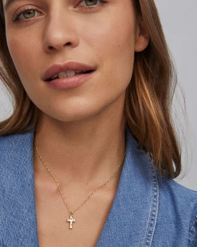 CROSS PENDANT NECKLACE