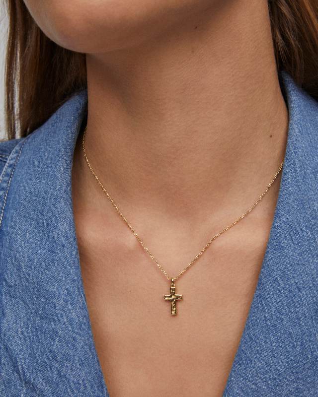 CROSS PENDANT NECKLACE