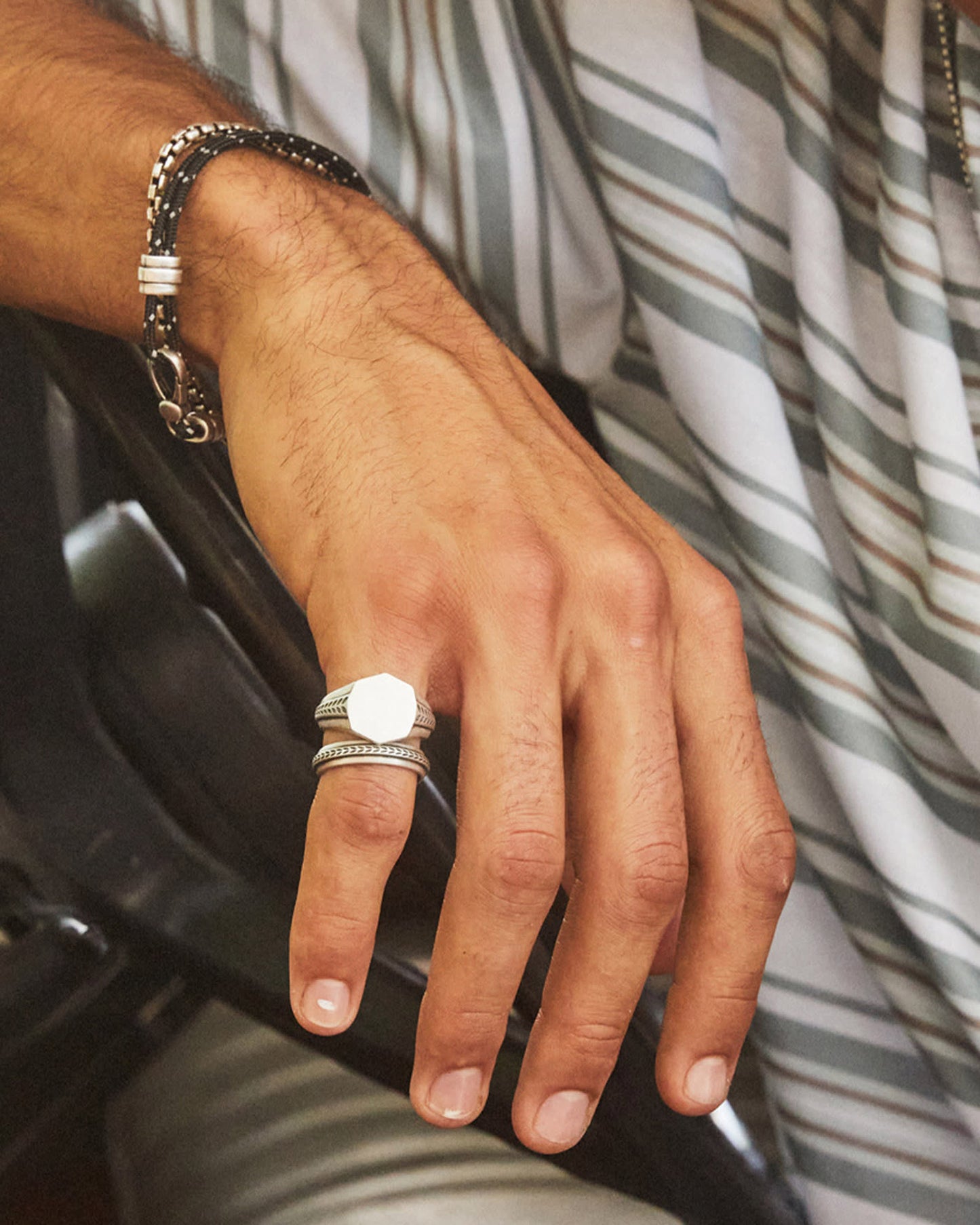 Hicks Band Ring in Oxidized Sterling Silver 196088005300