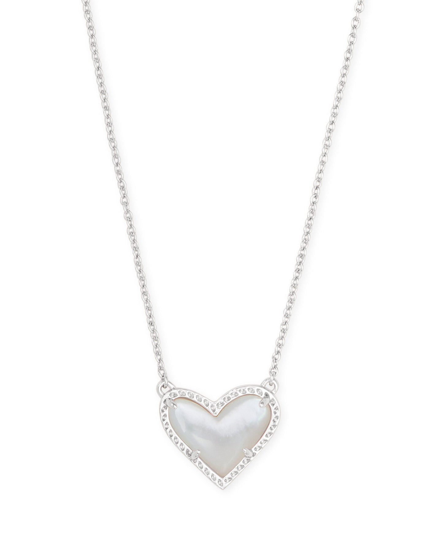 ARI HEART SHORT PENDANT NECKLACE