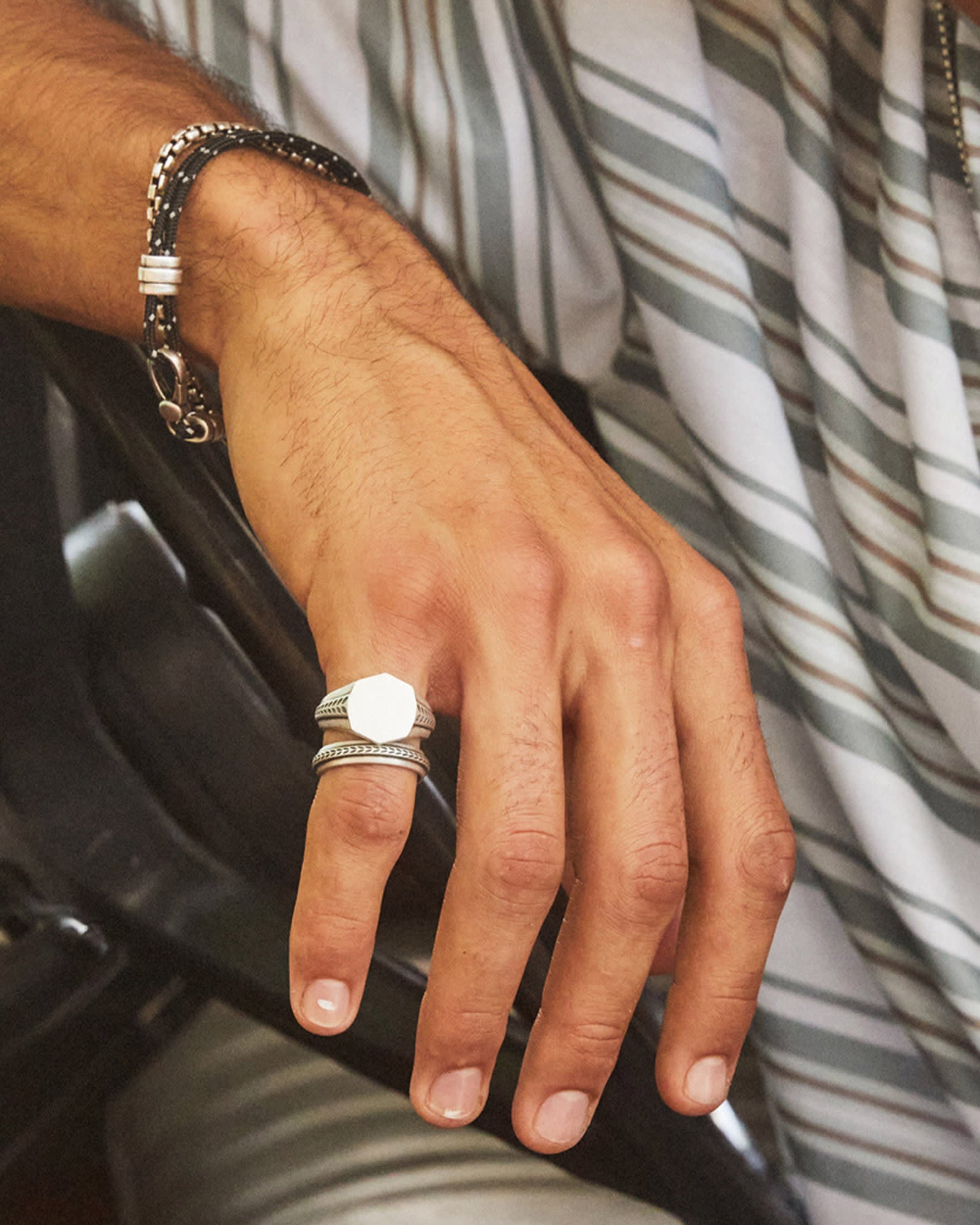 Hicks Band Ring in Oxidized Sterling Silver 196088005300