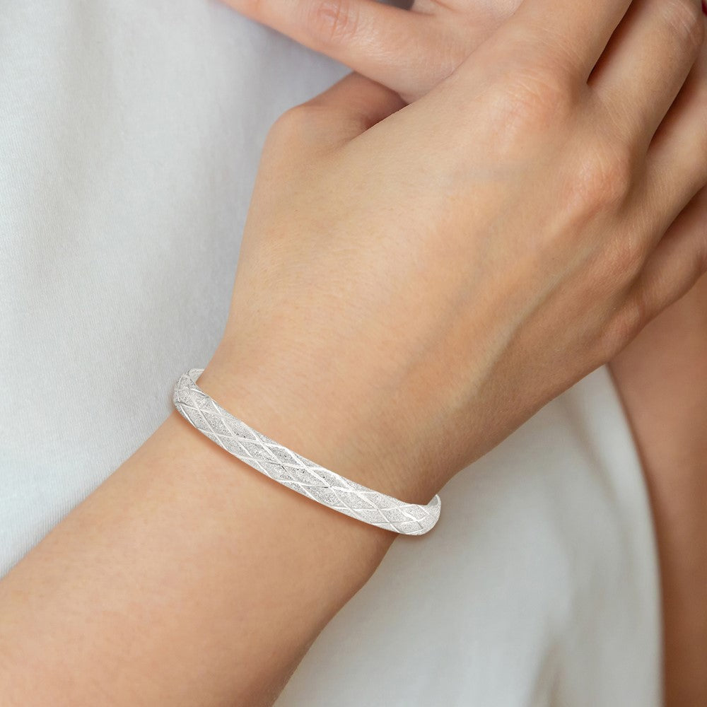 Sterling Silver Laser-cut X-Design 7.5mm Oval Flexible Bangle QB1402