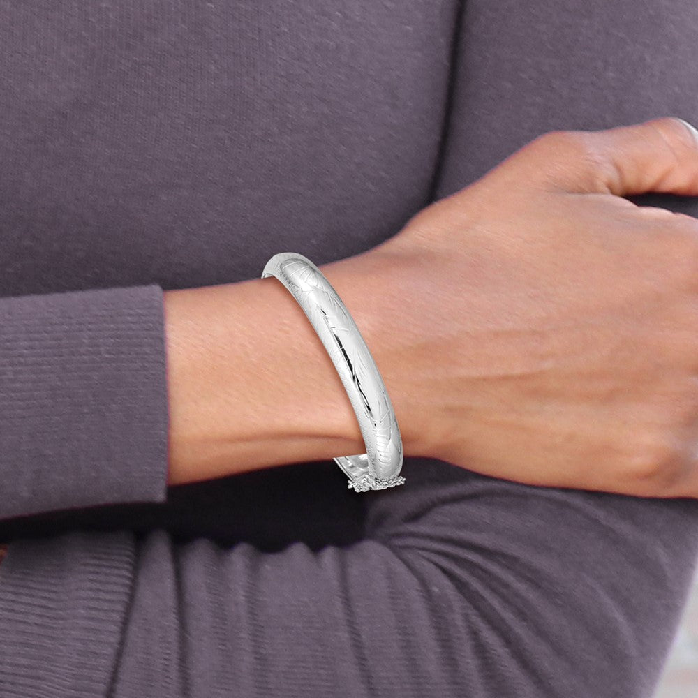 Sterling Silver Rhodium-plated D/C 10.25mm Hinged Bangle Bracelet QB37
