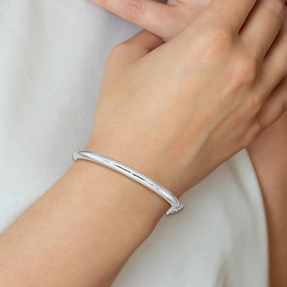 Sterling Silver Rhodium-plated 5mm D/C Hinged Bangle Bracelet QB39