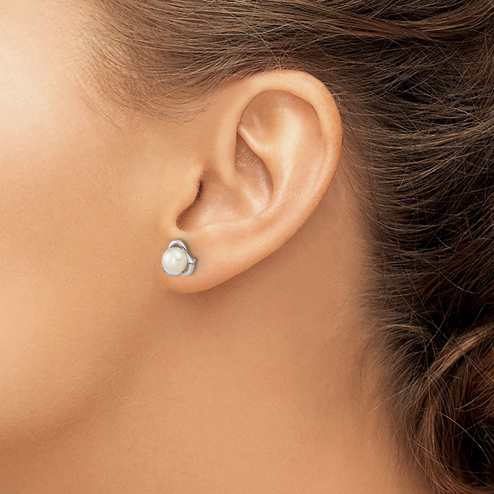 QE16337 Sterling Silver Rhodium-plated 6-7mm White Button Freshwater Cultured Pearl Post Earrings