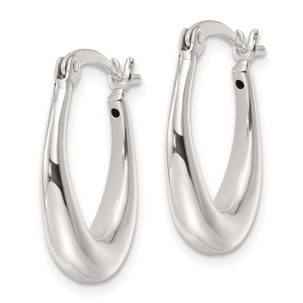 QE16917 Sterling Silver Polished Oval Hoop Earrings