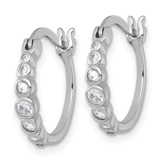 QE18108 Sterling Silver Rhodium-plated Graduated CZ Hoop Earrings