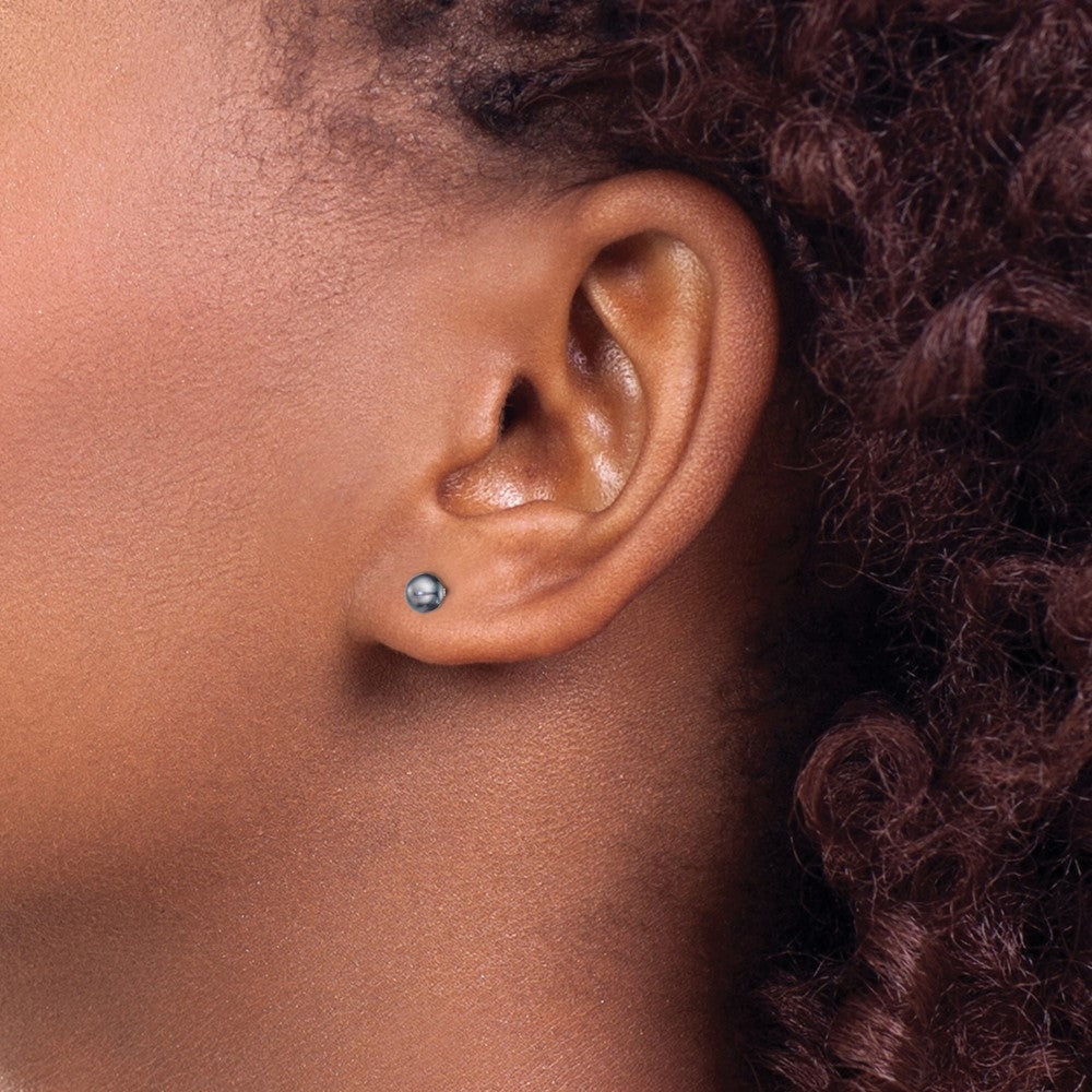 QE7668 Sterling Silver Rhodium-plated 4-5mm Black Button Freshwater Cultured Pearl Post Earrings