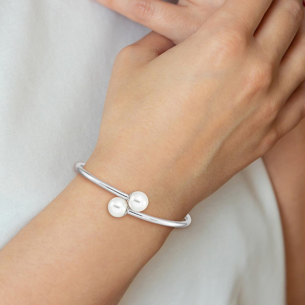 Majestik Sterling Silver Rhodium-plated 10-11mm White Imitation Shell Pearl Bangle Bracelet QMJB133WW