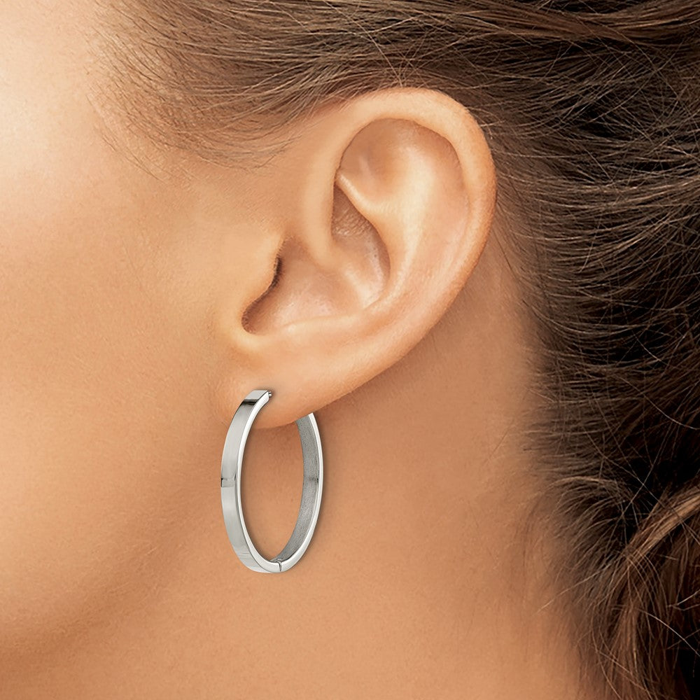 TBE127 Chisel Titanium Polished 2.8mm Hinged Hoop Earrings